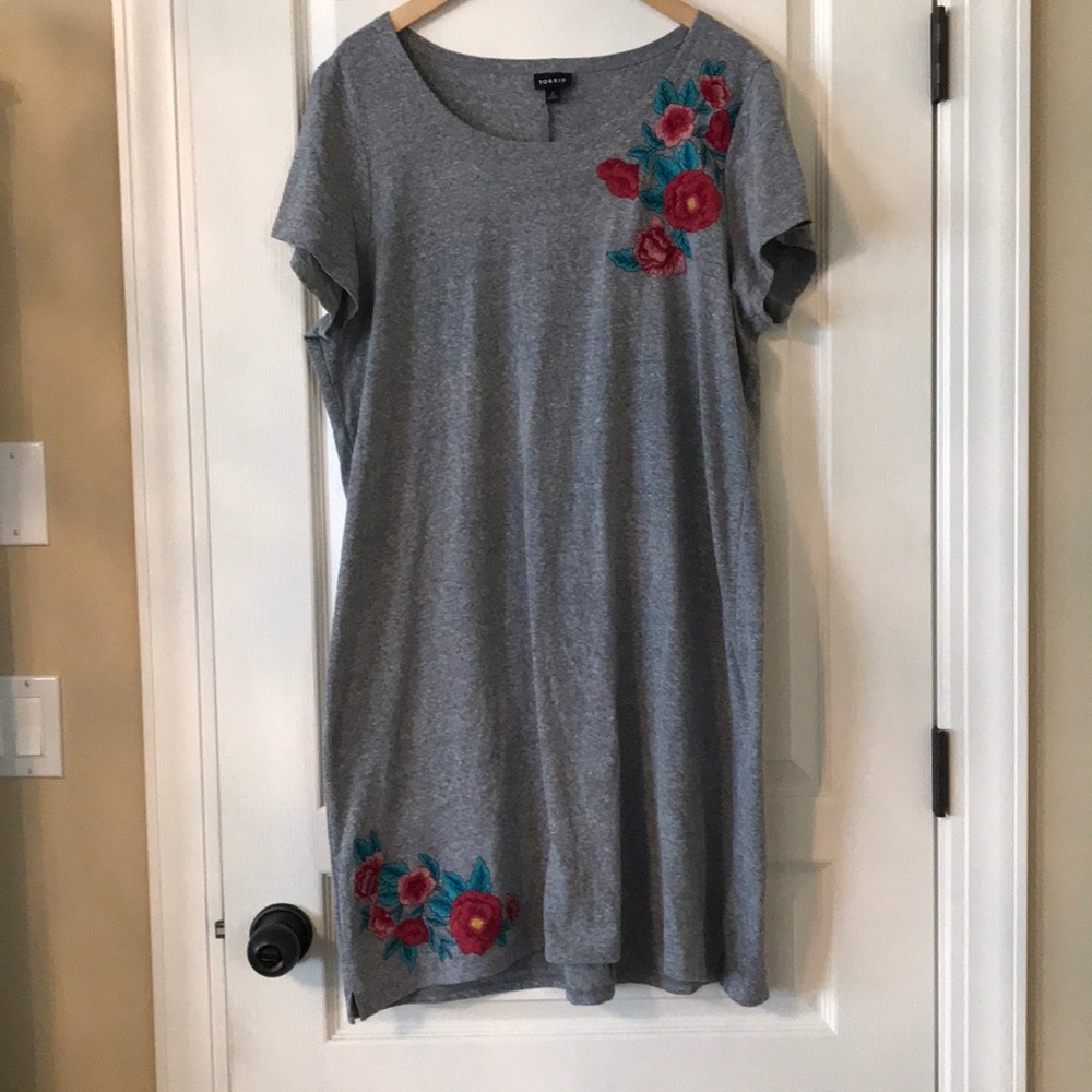 Embroidered T-shirt dress
